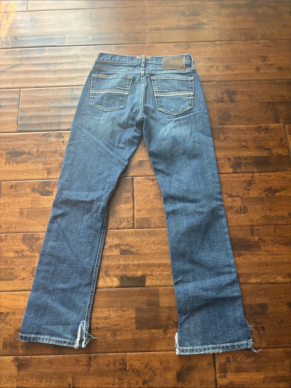 Ariat Men’s Medium Blue Flare Jeans - Picture 5 of 8